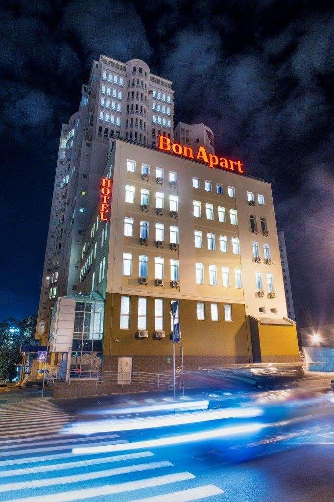 Bonapart Hotel By Uhm Kiev Bagian luar foto