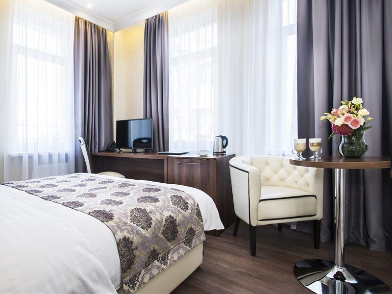 Bonapart Hotel By Uhm Kiev Bagian luar foto