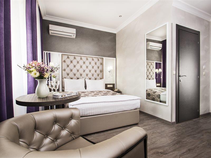 Bonapart Hotel By Uhm Kiev Bagian luar foto