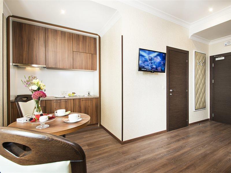 Bonapart Hotel By Uhm Kiev Bagian luar foto