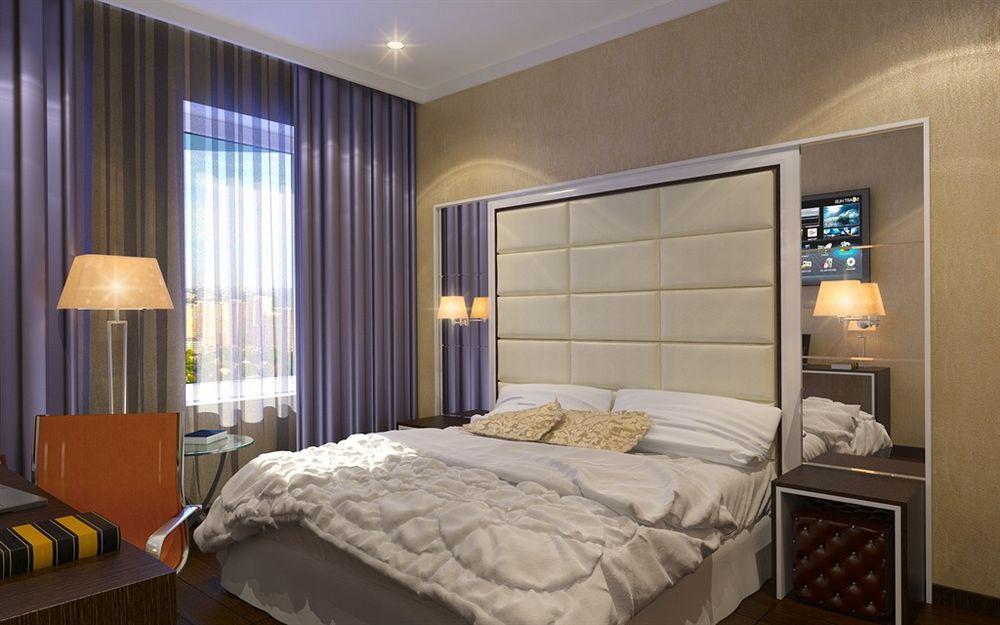 Bonapart Hotel By Uhm Kiev Bagian luar foto