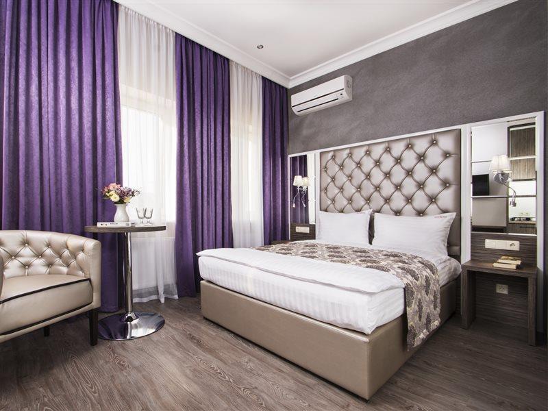 Bonapart Hotel By Uhm Kiev Bagian luar foto