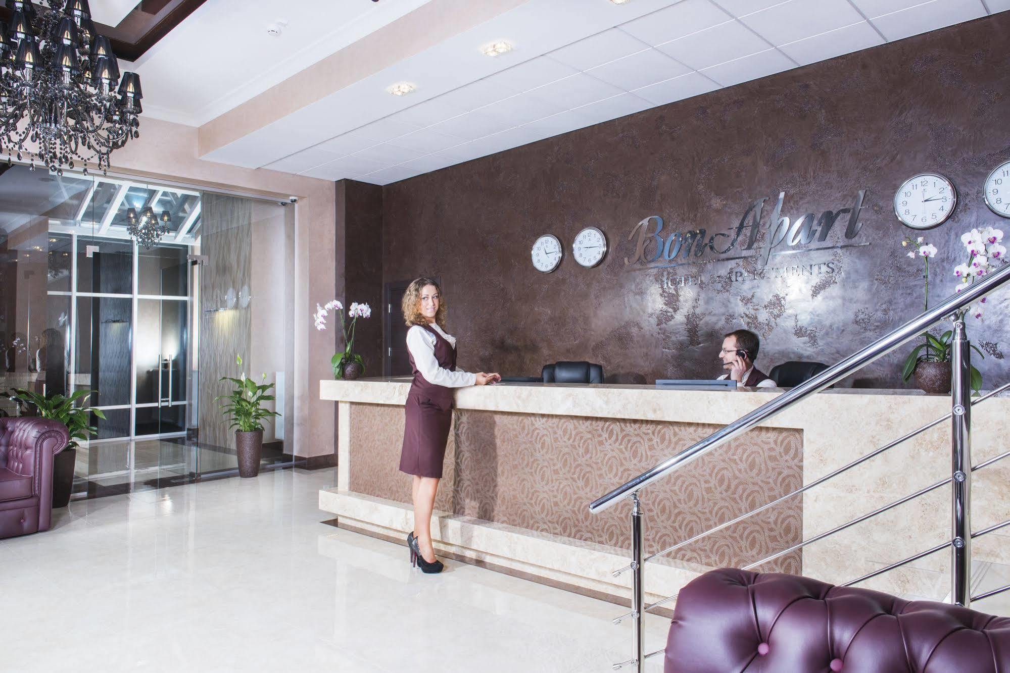 Bonapart Hotel By Uhm Kiev Bagian luar foto