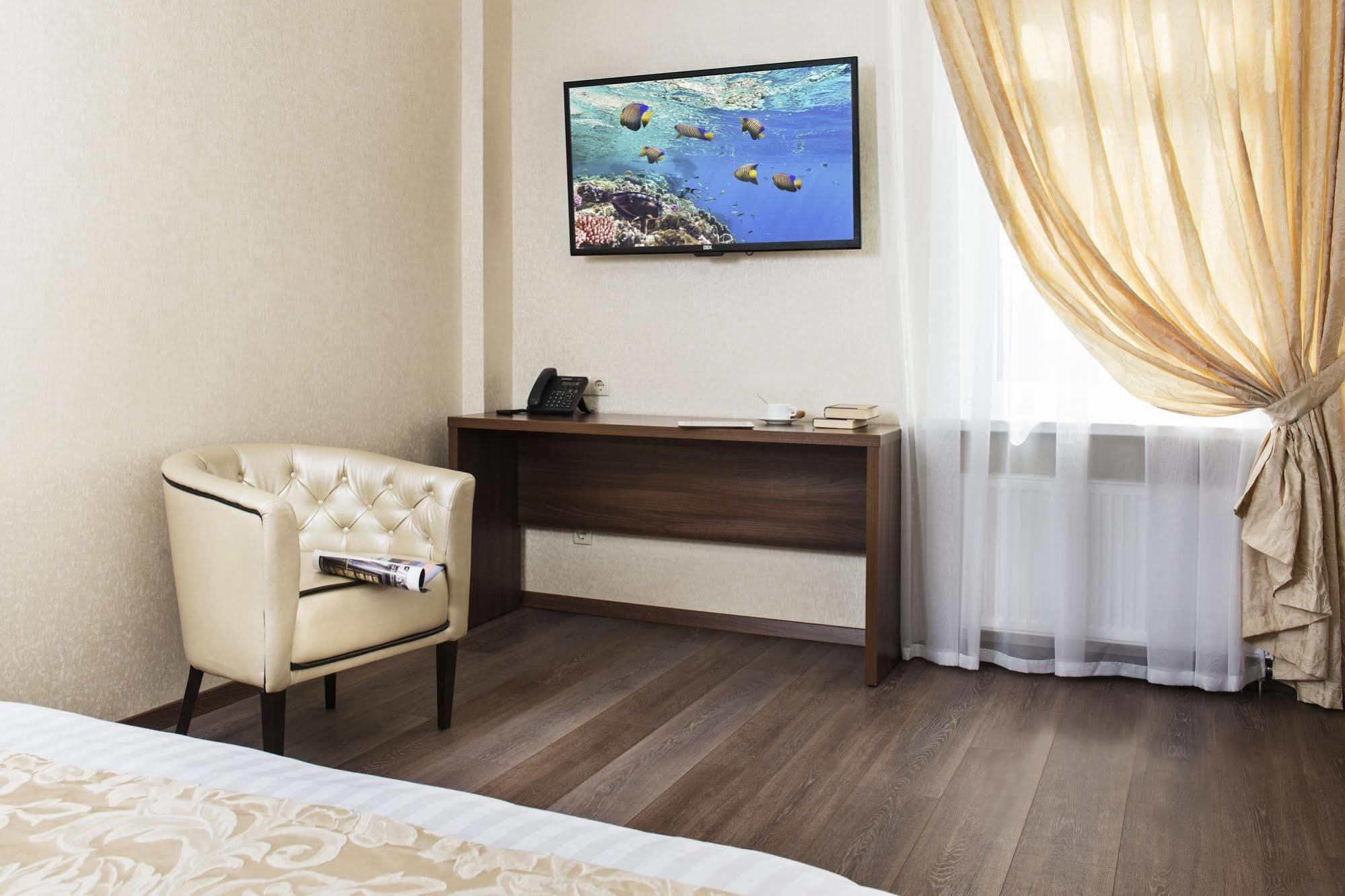 Bonapart Hotel By Uhm Kiev Bagian luar foto