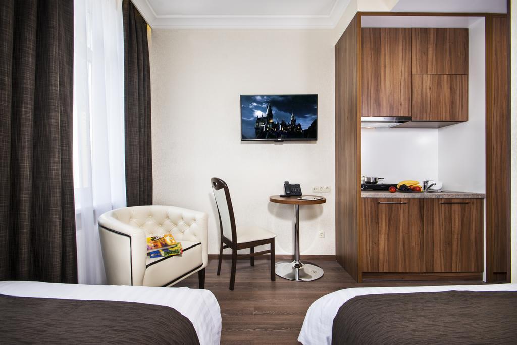 Bonapart Hotel By Uhm Kiev Bagian luar foto